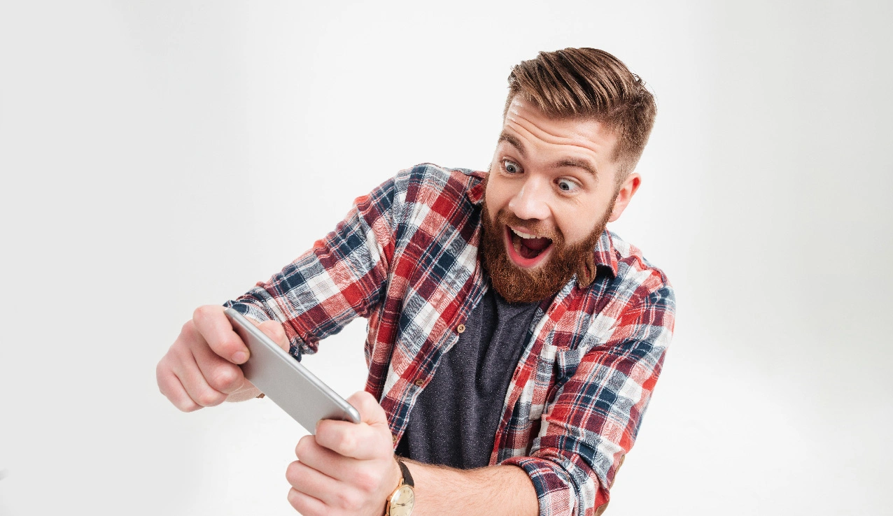 Изображение мужчины на баннере